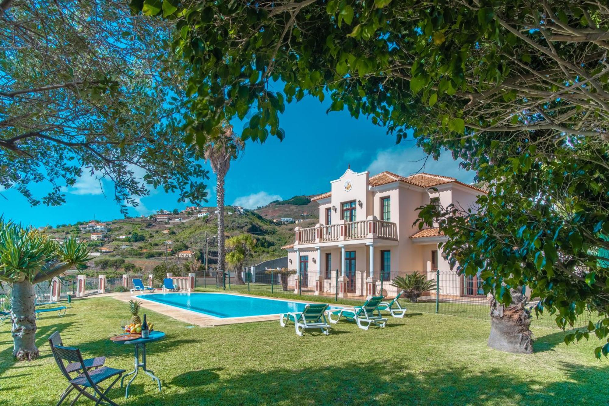 Royal Amores Villa *
