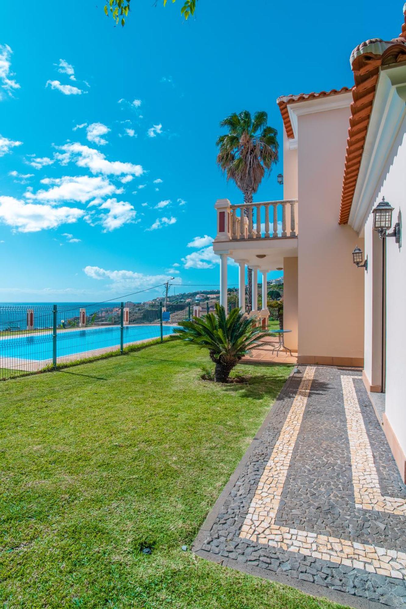 Royal Amores Villa *